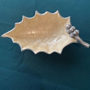 JULIA KNIGHT HOLLY LEAF DISH